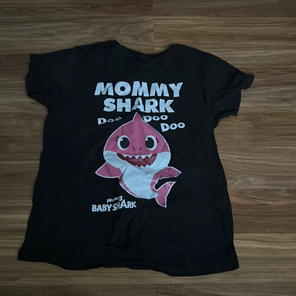 Mommy shark tshirt
